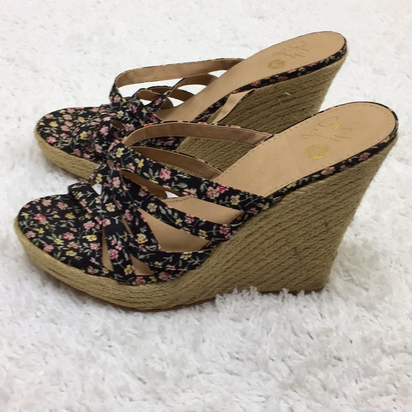 Colin Stuart Floral Wedge Sandal - Picture 2 of 8